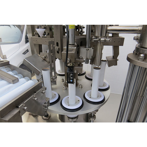 स्वचालित जूता पॉलिश नरम ट्यूब भरने सील मशीन